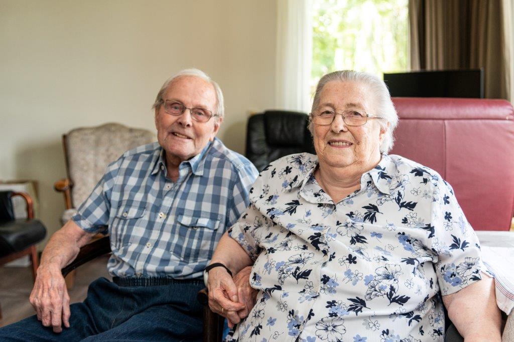 Meneer en mevrouw ter Hofstede in hun kamer in de Bosman